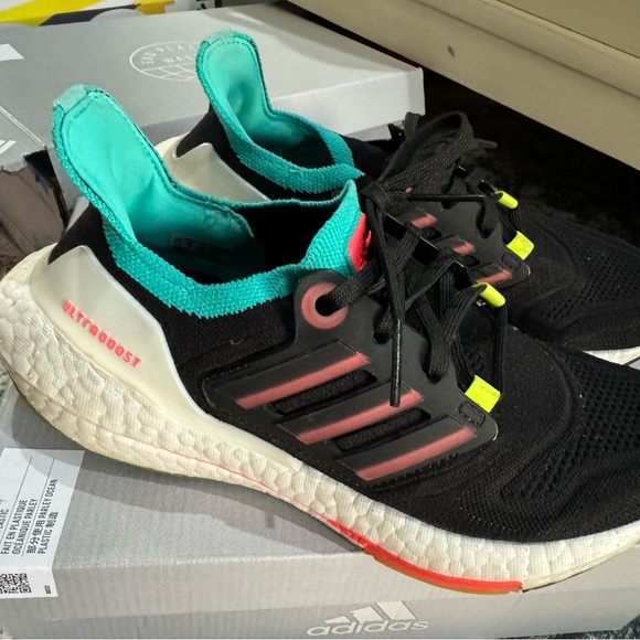 Adidas Boost 22 - Picture 4 of 5